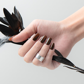 ダークブラウン